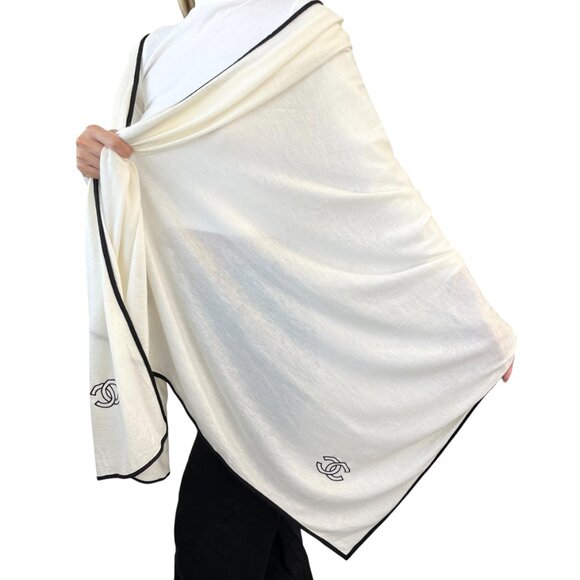 CHANEL Vintage CC Mark Logo Scarf Wrap Blanket Cream Black Cashmere [104145] - Picture 2 of 10